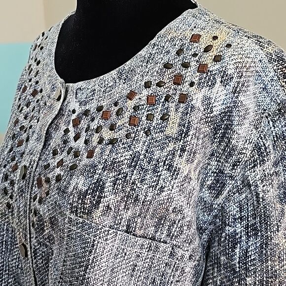 Chicos embellished lightweight snap front top size 3 - Picture 4 of 12